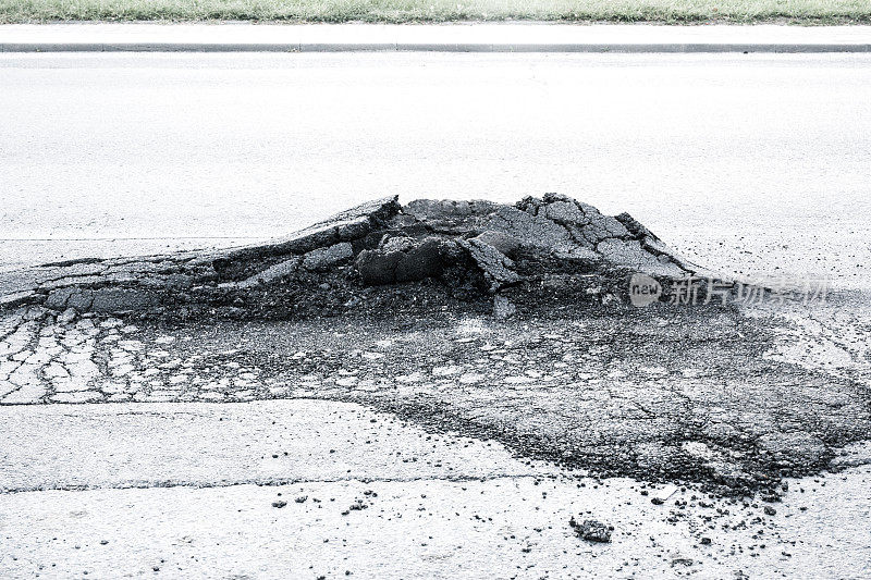 破碎的道路