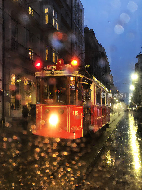 伊斯坦布尔的雨夜