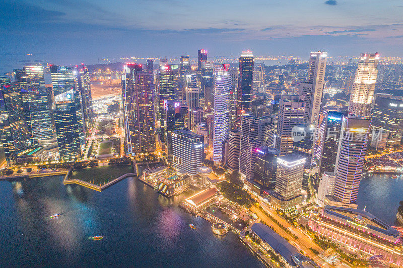 鸟瞰图新加坡天际线和滨海湾全景，码头是新加坡的经济中心，这里有新加坡中心的所有建筑