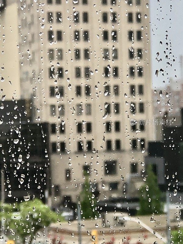 城市里的雨