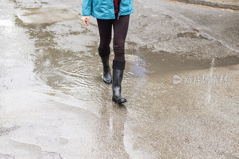 在雨天散步