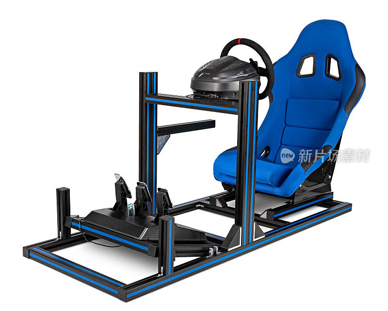 DIY赛马场铝比赛模拟器钻机的视频游戏赛车。蓝色赛车斗玩座椅方向盘踏板孤立白色背景