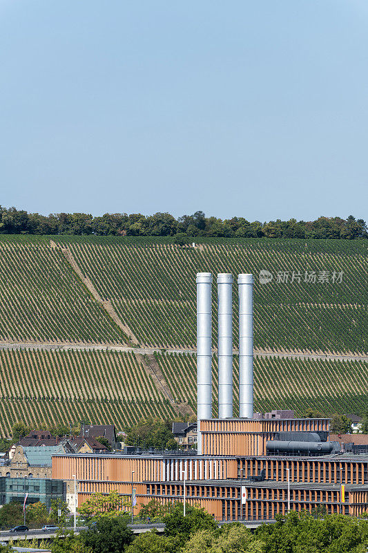 德国维尔茨堡的带有金属烟囱的葡萄园