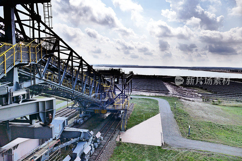 钢铁巨型机械用于褐煤露天开采