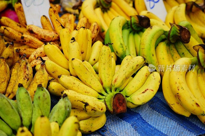 户外食品市场的香蕉