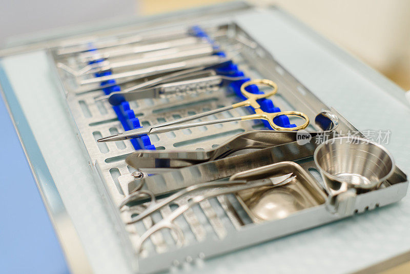 牙科诊所设备上的金属板