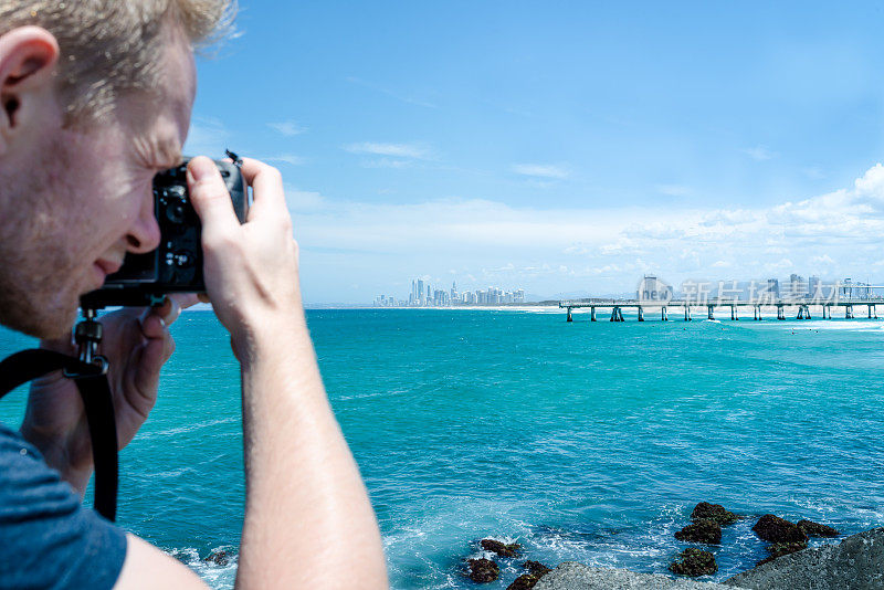 摄影师拍摄黄金海岸