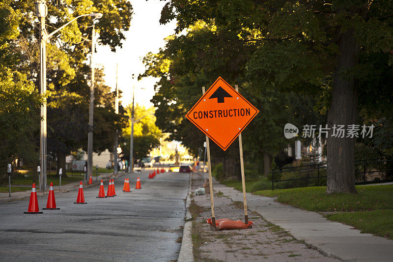 道路附近正在施工的道路标志