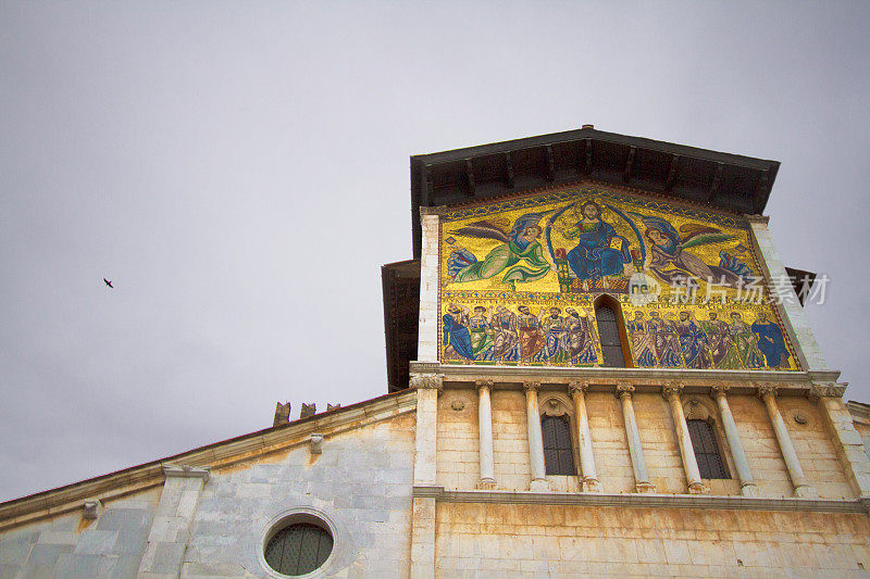 圣弗雷迪亚诺大教堂，阴天，卢卡，意大利
