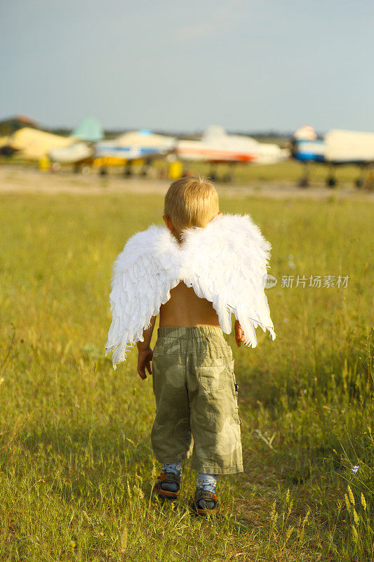 飞机场的小天使