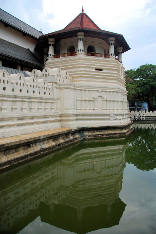 护城河-斯里兰卡康提的牙庙