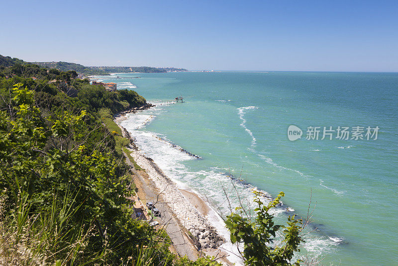 意大利阿布鲁奇亚得里亚海沿岸的特拉波奇海岸