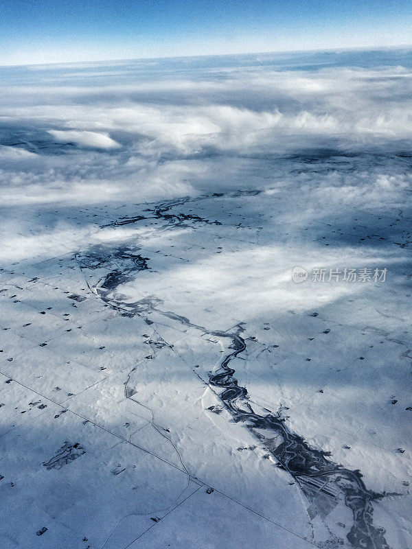 空中某处飞过明尼苏达，冬天，雪，中西部