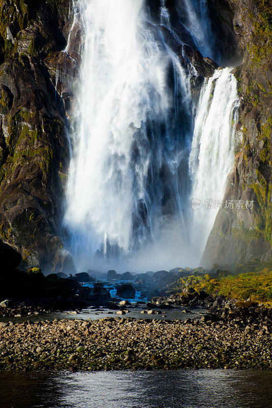 瀑布，峡湾国家公园，新西兰