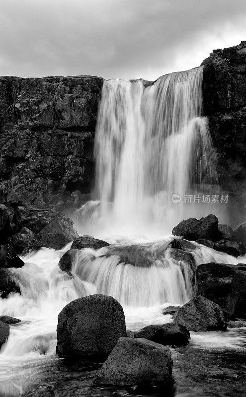 黑色和白色的Oxararfoss