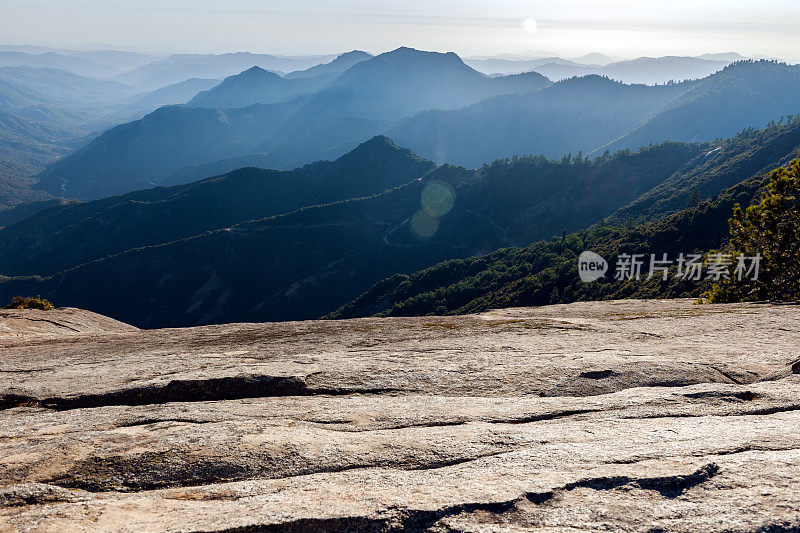 美国加州，摩洛岩，红杉国家公园的迷雾山