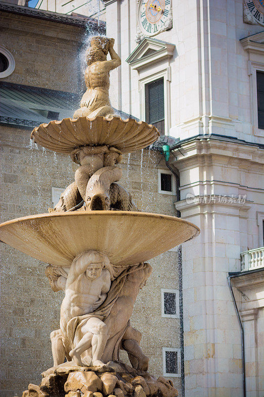 奥地利萨尔茨堡居民广场的喷泉