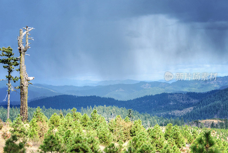 山间暴雨