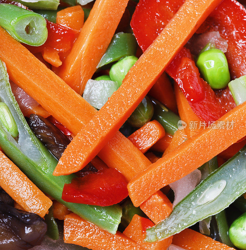 彩色的选择新鲜的生蔬菜切片在近距离