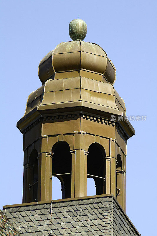 埃森·韦尔登市政厅楼顶的小尖顶