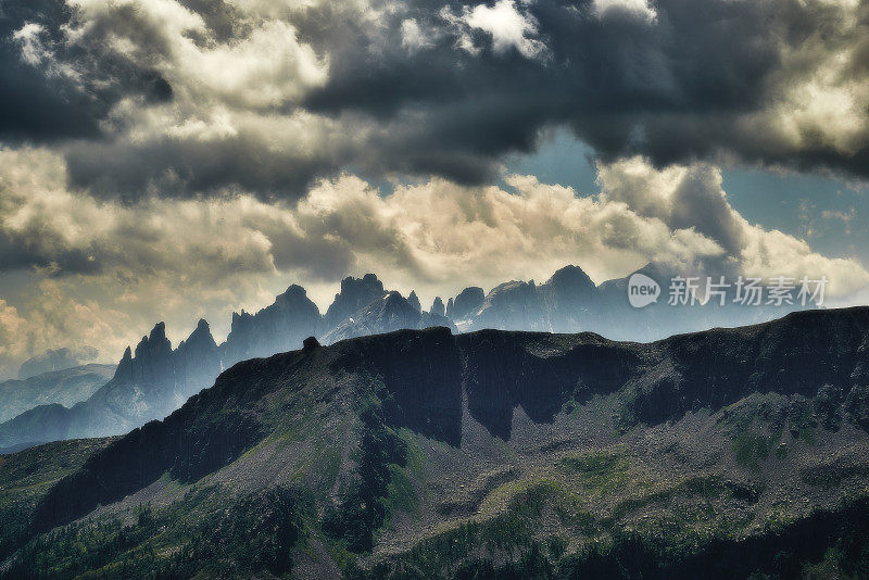 意大利白云石山脉的高峰