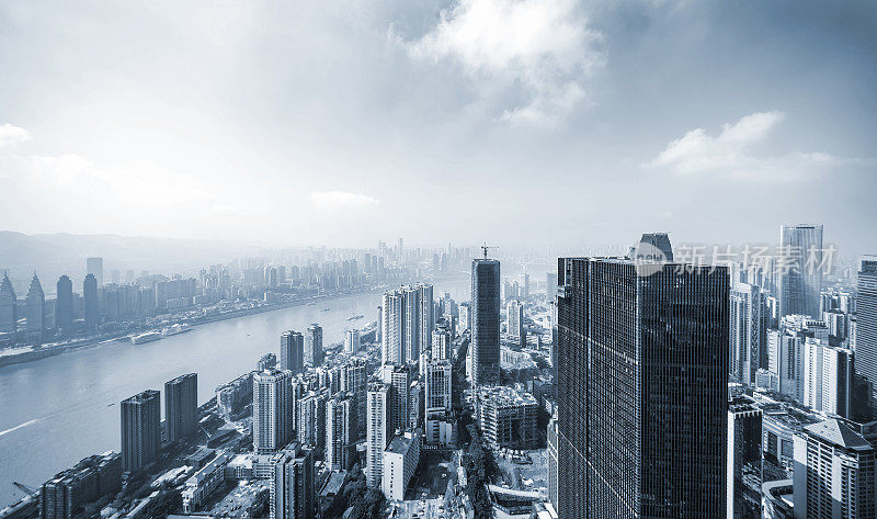 云中重庆的城市景观和天际线