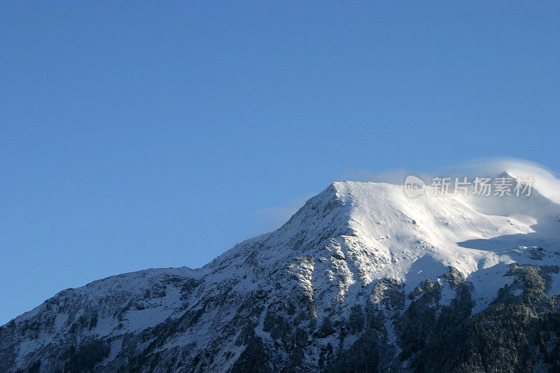 有风的山峰