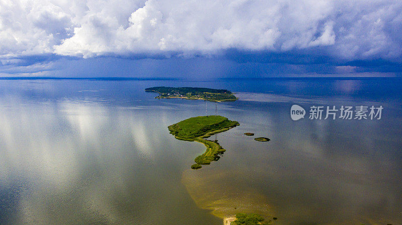 普斯科夫湖和塔拉布斯基岛的鸟瞰图