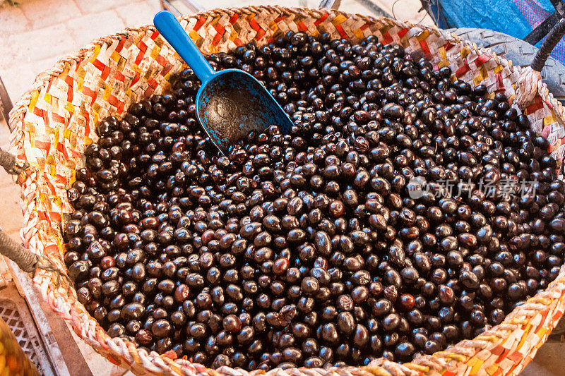 摩洛哥非斯市市场上的黑橄榄