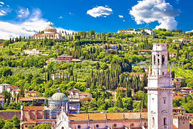维罗纳的屋顶和圣母迪卢尔德圣所的景色，意大利威尼托地区