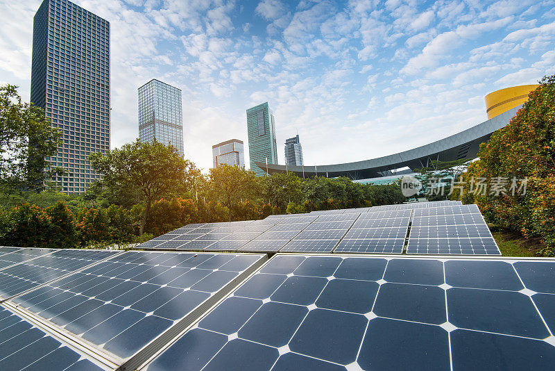 现代城市中的太阳能发电厂，可持续的可再生能源