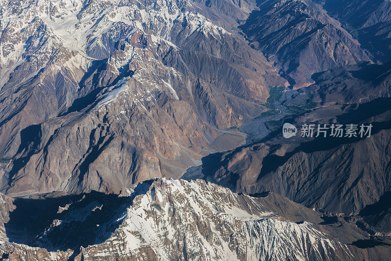 从空中鸟瞰侯赛因阿巴德，苏斯特，巴基斯坦，喀喇昆仑，中亚