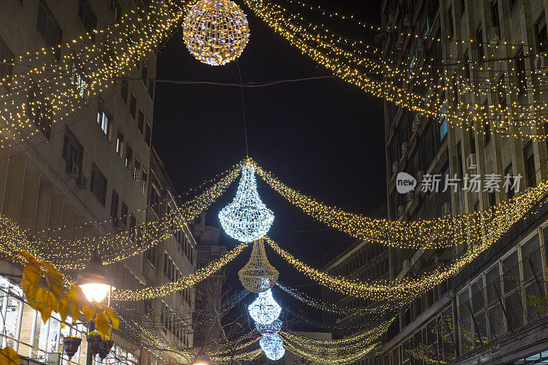 贝尔格莱德装饰即将到来的圣诞节和新年