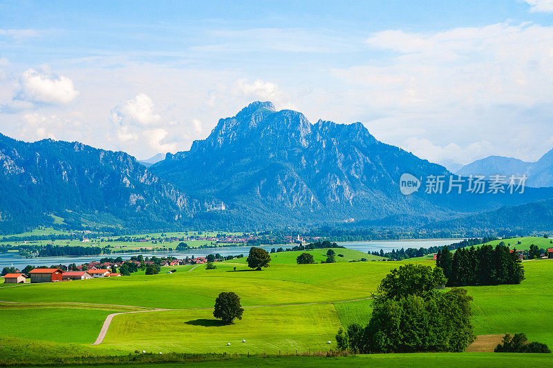 德国巴伐利亚州的福格森湖在夏季Füssen附近，山Säuling,Ost-Allgäu