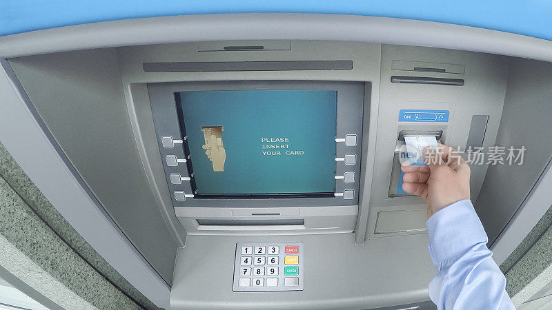人工插入ATM卡