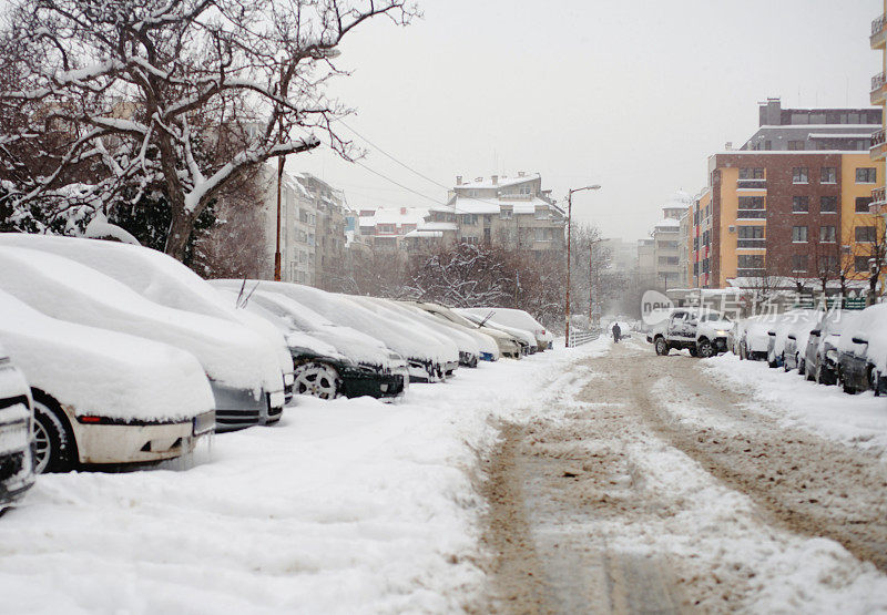 困在雪