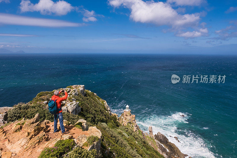 高级男性徒步旅行