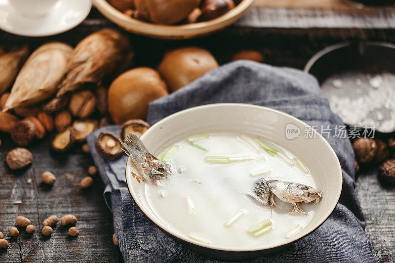鲤鱼汤，中国特色食品，孕妇吃有催乳作用
