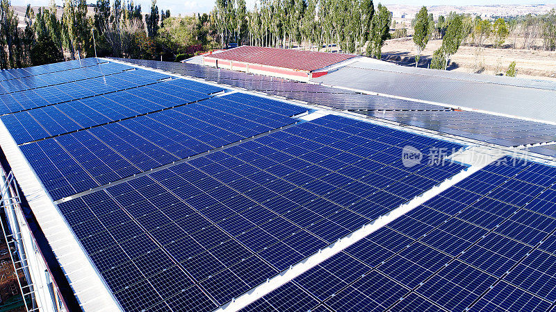 商业建筑工厂屋顶安装光伏太阳能电池板