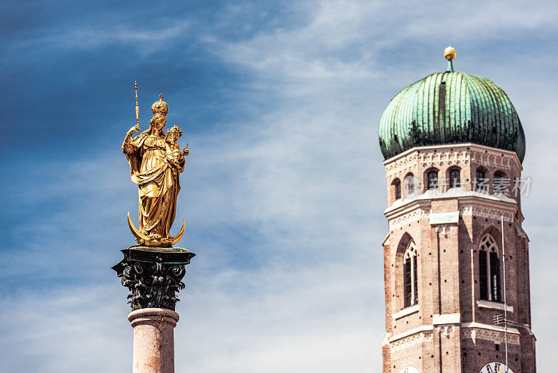 慕尼黑的玛丽恩广场上有著名的圣母玛利亚雕像和圣母教堂