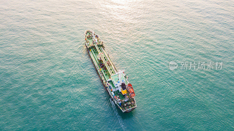 新加坡海上油轮