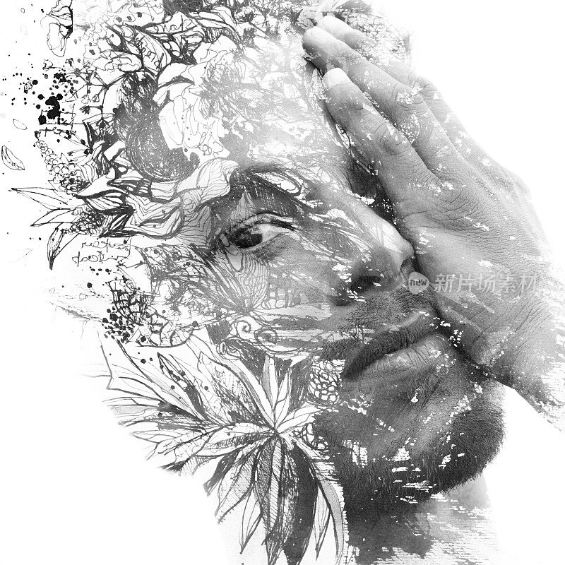 Paintography。双重曝光。近距离的男子肖像与强烈的特征和轻胡子溶解背后手绘花卉水彩和水墨，黑白