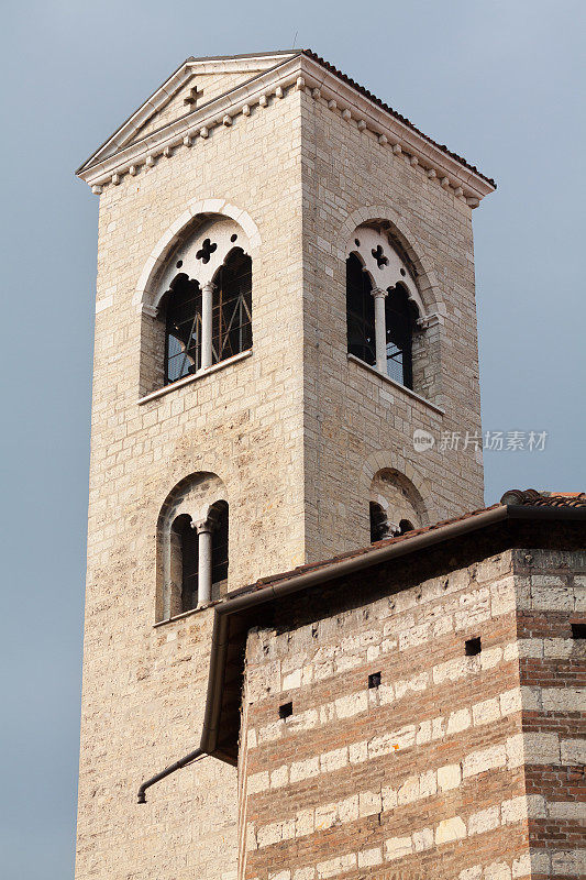 布雷西亚的圣方济各教堂的老钟楼