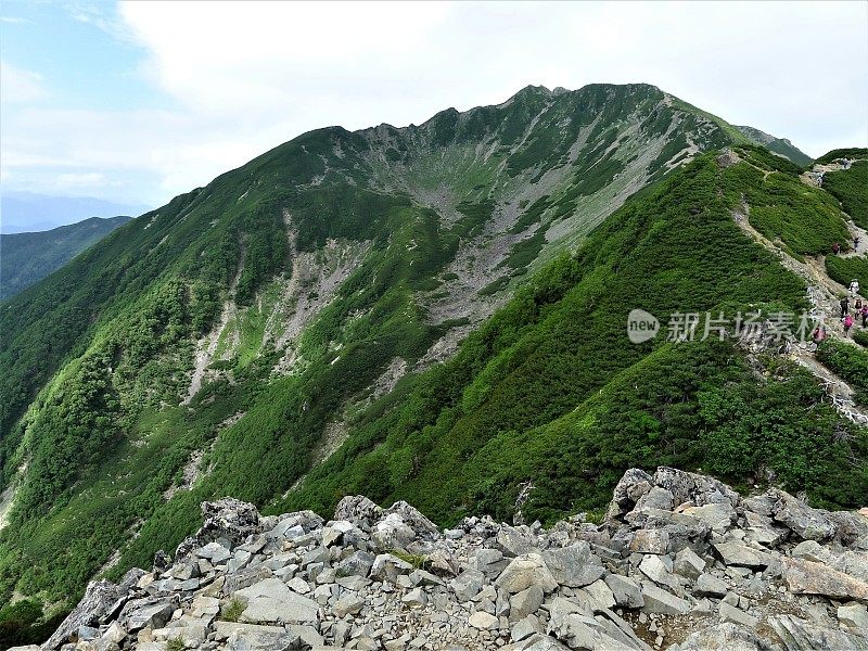 日本山梨县和长野的尖阁山