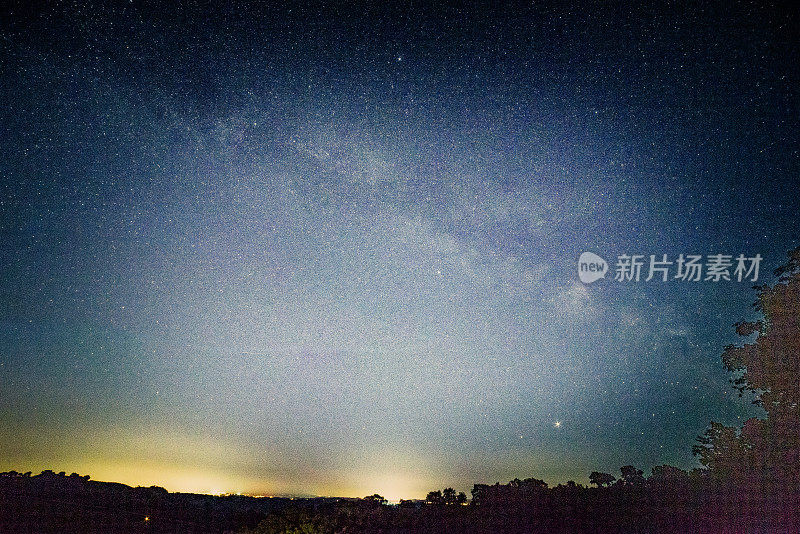 法拉科姆农场的夏夜