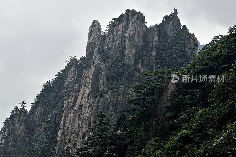 黄山，多云的夏日，中国东部安徽省南部。