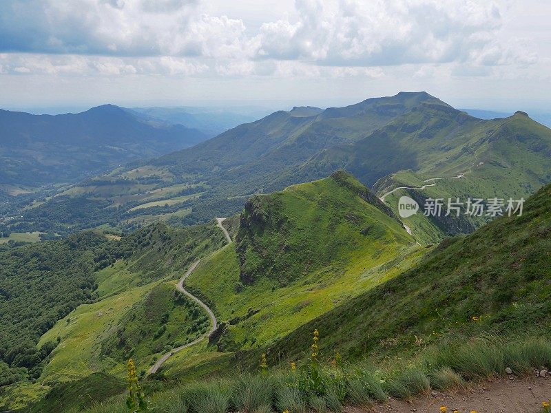 法国康塔尔山脉的火山景观