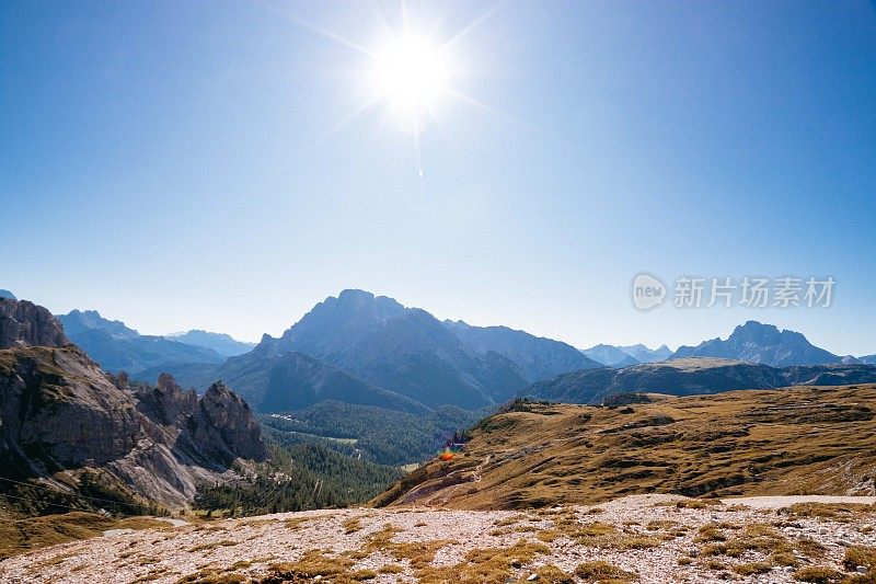 意大利阿尔卑斯山-白云石在日落。