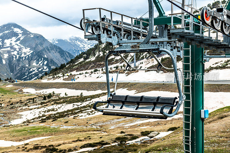 滑雪缆车的椅子