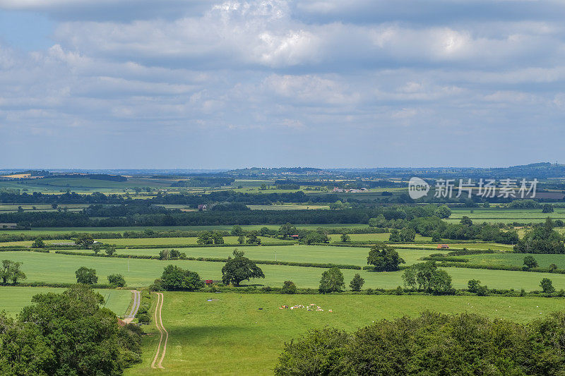 伯顿达塞特山俯瞰英国风景，英国中部的沃里克郡